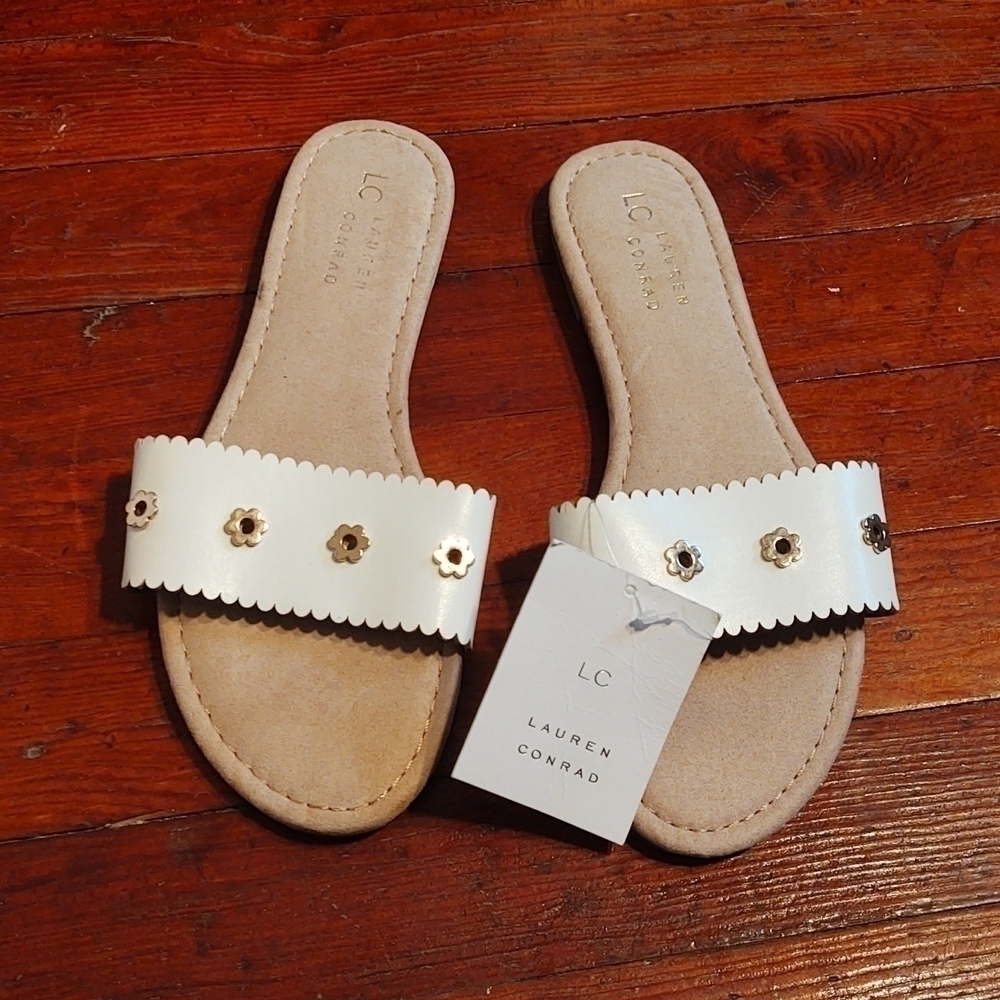 Lauren Conrad Louane White Flower Studded Sandals Sz M NWT
